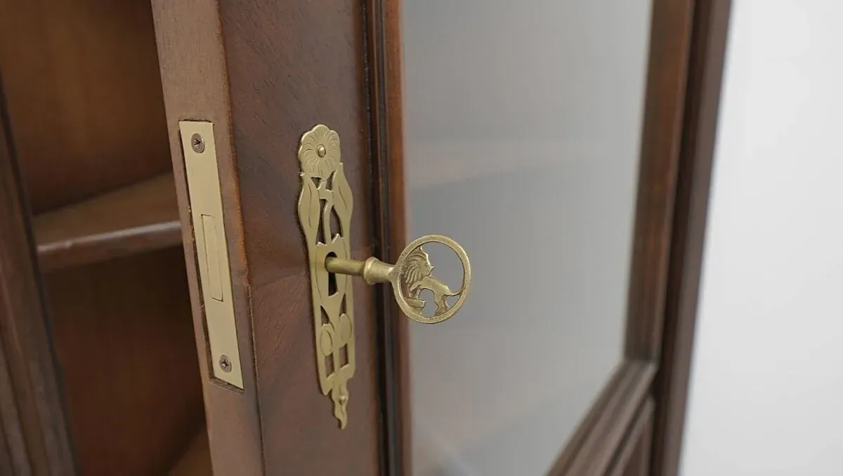 Illustration numéro 2 du produit Bibliothèque d'angle française antique. Après rénovation professionnelle.