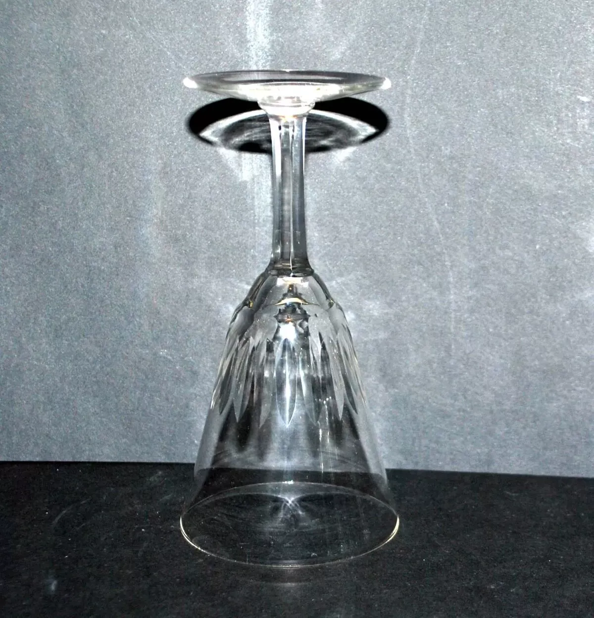 Illustration numéro 2 du produit Meisenthal, série de 6 verres à vin en verre soufflé taillé