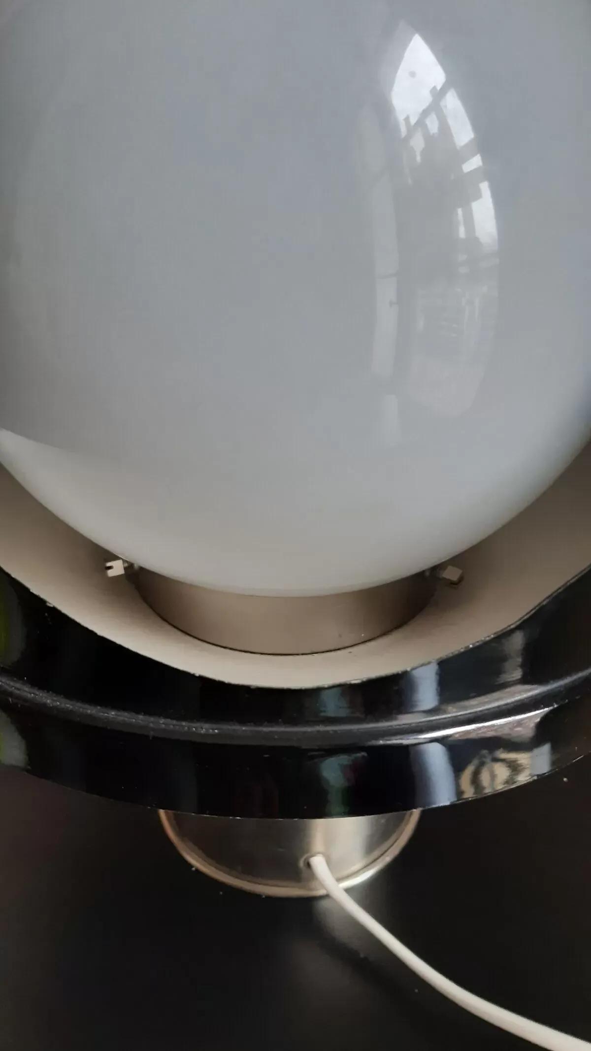 Illustration numéro 2 du produit Lampe design 1970