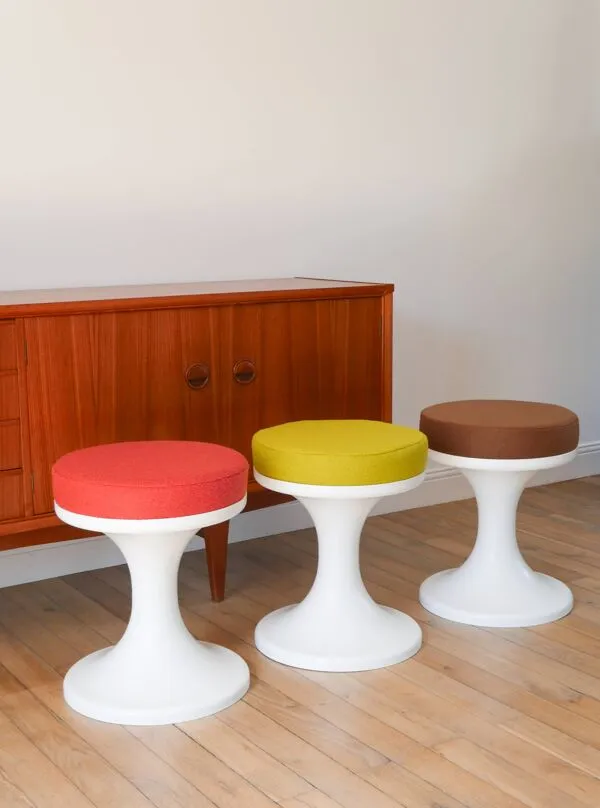 Illustration numéro 2 du produit Tabouret tulipe en Plastique et Laine, Mocha Mousse, Design Space Age, 1970