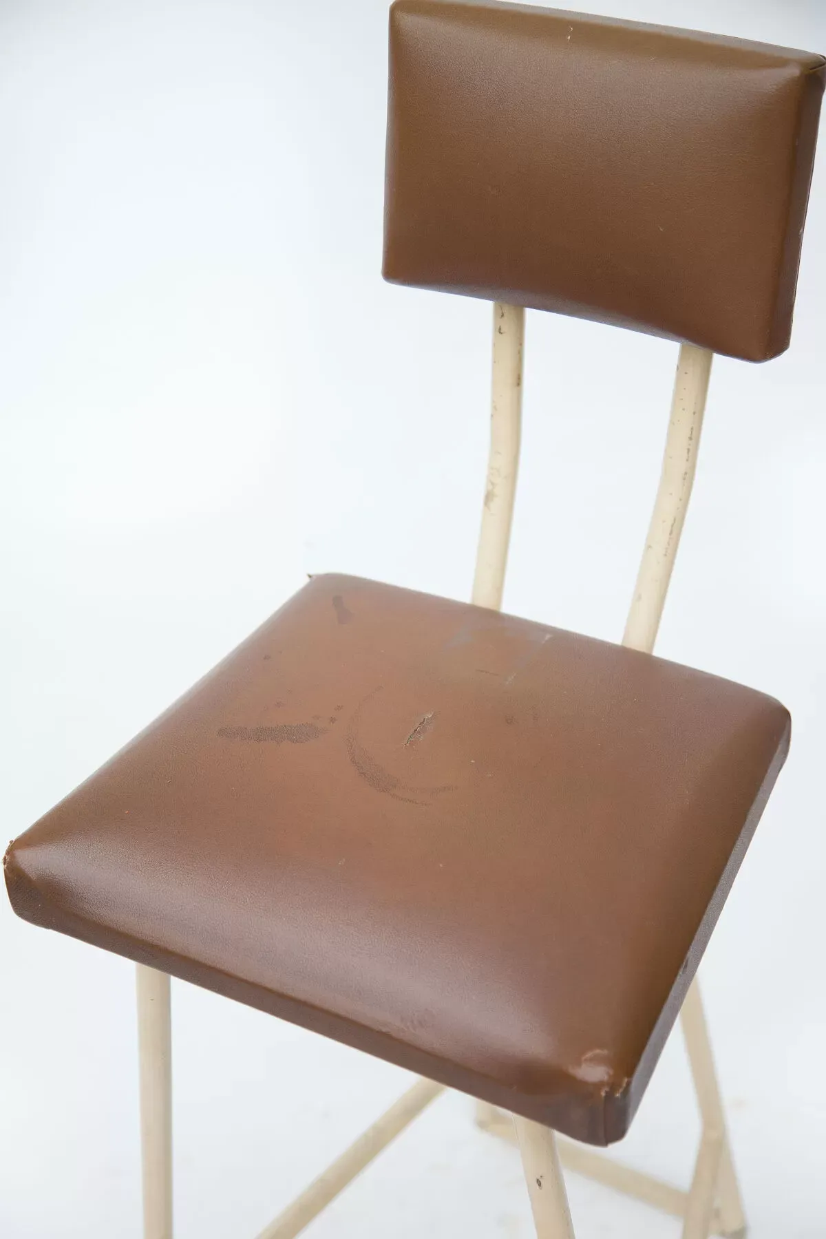 Illustration numéro 2 du produit Paire de tabourets vintage