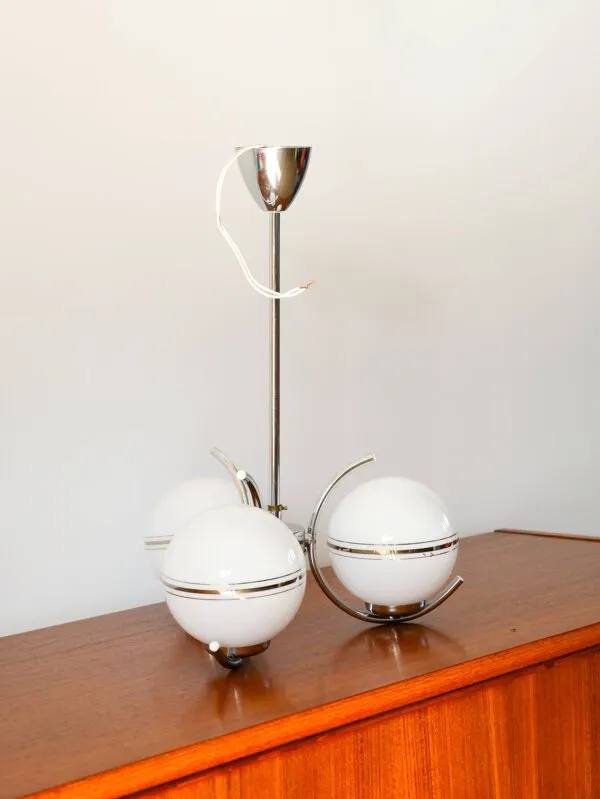 Illustration numéro 2 du produit Suspension 3 feux en opaline et chrome, Art Déco, 1940