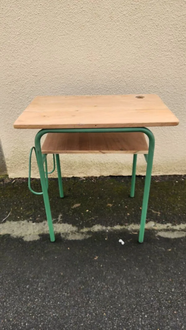 Illustration numéro 2 du produit Ancien bureau d'école de couleur vert vintage des années 1960-1970