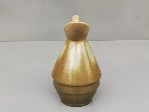 Illustration numéro 2 du produit Pichet  en céramique émaillée vert Signé de la manufacture lilloise Fives-Lille De Bruyn.