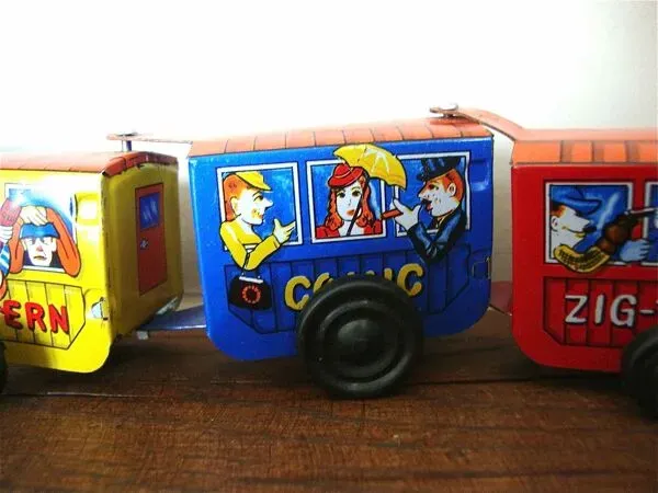 Illustration numéro 2 du produit Train mécanique en tôle peinte