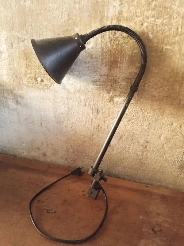 Illustration numéro 2 du produit Lampe d'atelier, attribuée à Alphonse Pinoit, années 30 à 50