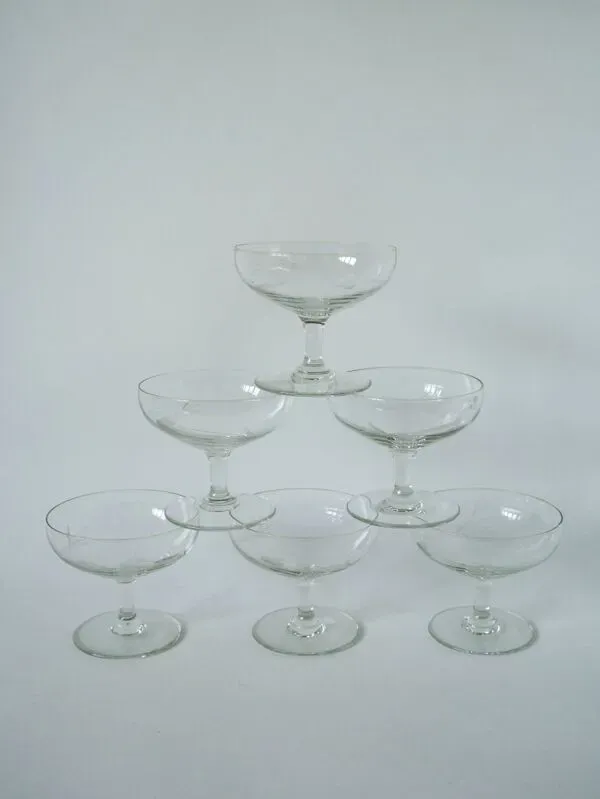 Illustration numéro 2 du produit lot de 6 coupes à champagne en cristal gravé 1950 8 X 9.5 cm