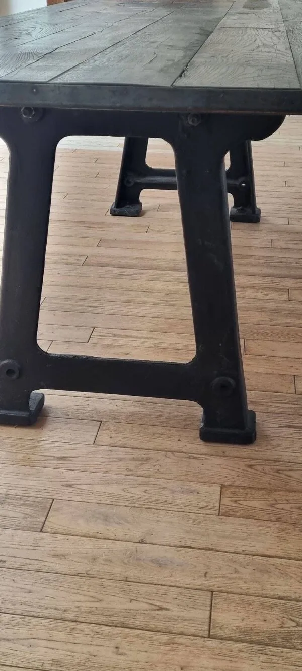 Illustration numéro 2 du produit Table industrielle