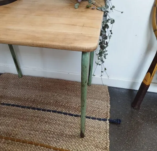 Illustration numéro 2 du produit Bureau d'Ecole Maternelle- Petit Bureau Vintage