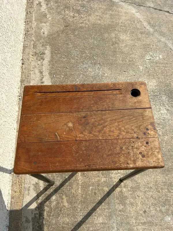 Illustration numéro 2 du produit Ancien pupitre écolier