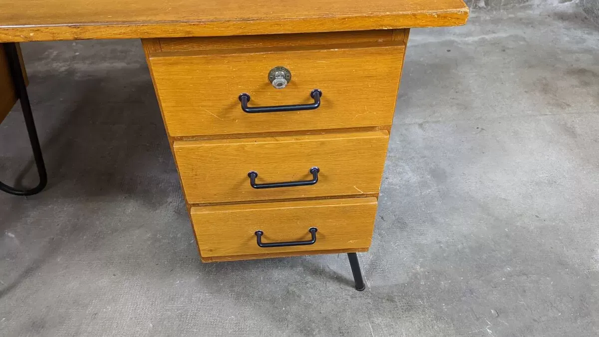 Illustration numéro 2 du produit Bureau design Spirol 1950