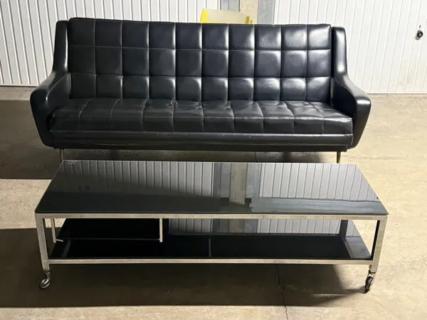 Illustration numéro 2 du produit Table basse design vintage chrome et verre fumé noir sur roulettes