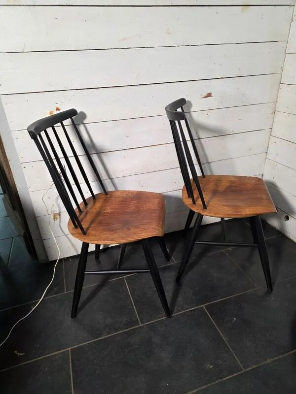 Illustration numéro 2 du produit Paire de chaises scandinaves Fanett par Ilmari Tapiovaara, années 60