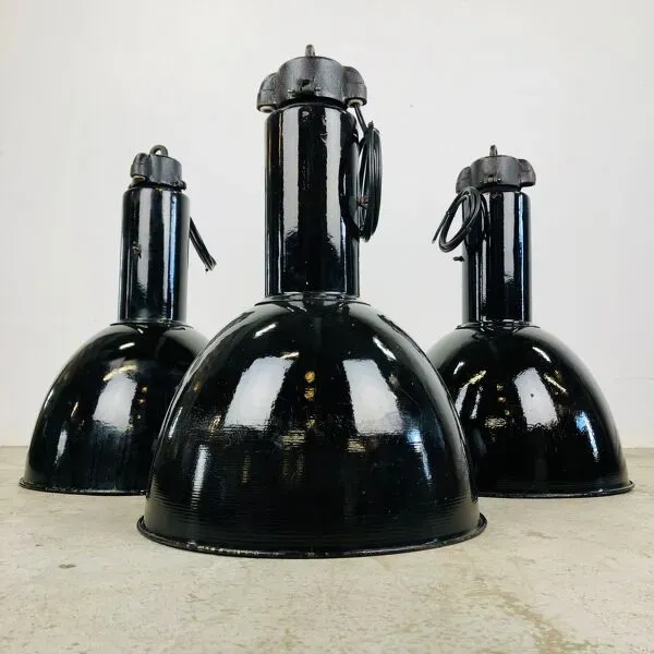 Illustration numéro 2 du produit Lampe d’usine émaillée noire par elektrovit