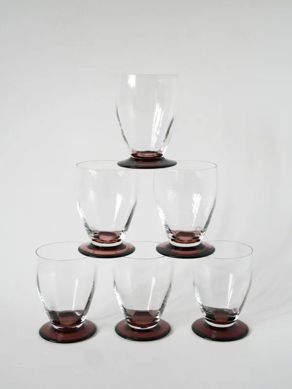 Illustration numéro 2 du produit Lot de 6 verres à vin à pieds Violets, 1960