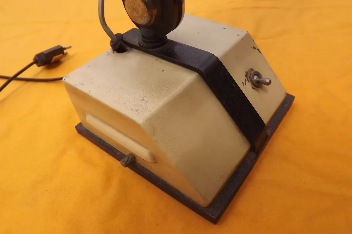 Illustration numéro 2 du produit Lampe de Bureau Industrielle Année 50