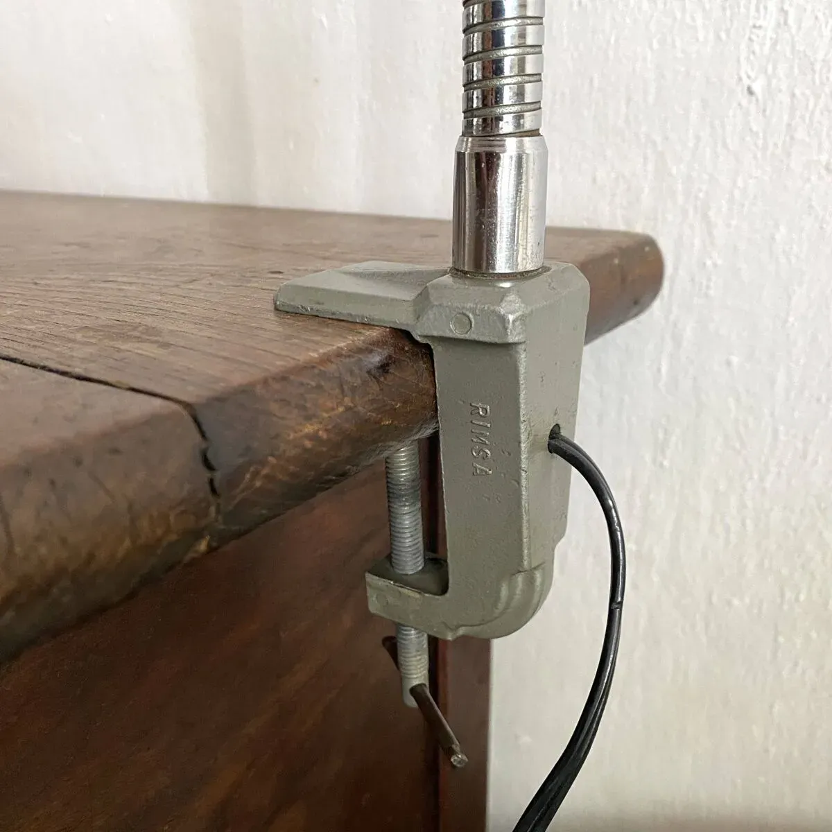 Illustration numéro 2 du produit Lampe de bureau flexible rimsa années 50