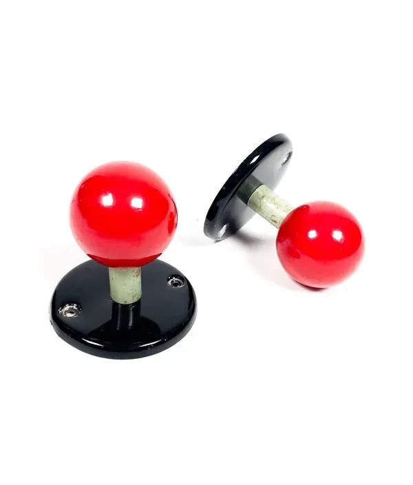 Illustration numéro 2 du produit Patères vintage en métal émaillé rouge