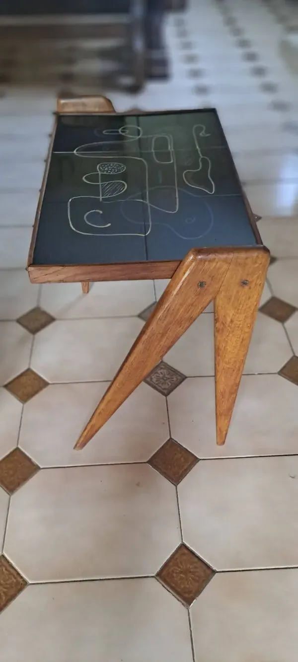 Illustration numéro 2 du produit Table en teck et céramique de style scandinave, 1950