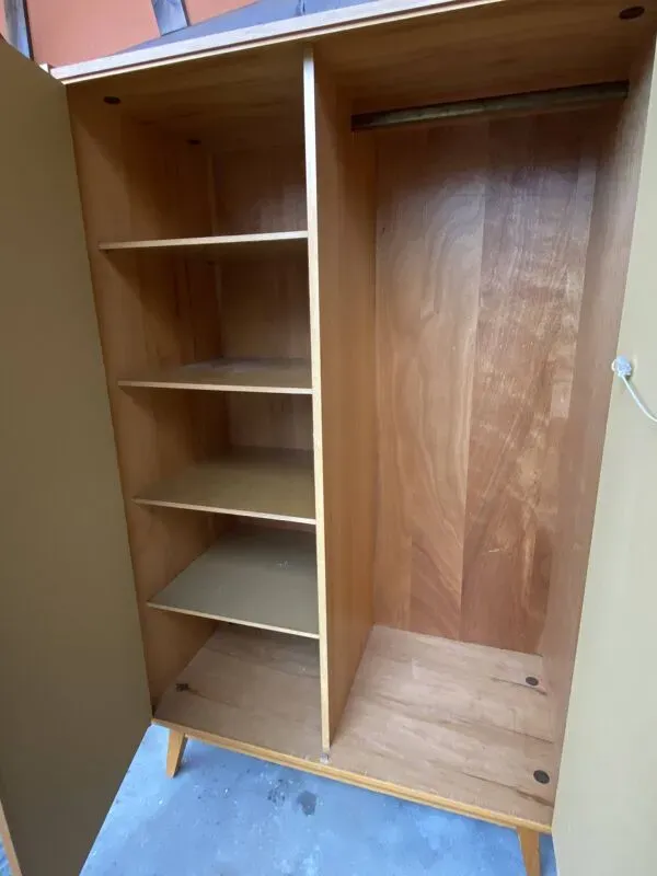 Illustration numéro 2 du produit Armoire Parisienne Placard vestiaire atelier bois Mid-century vintage scand