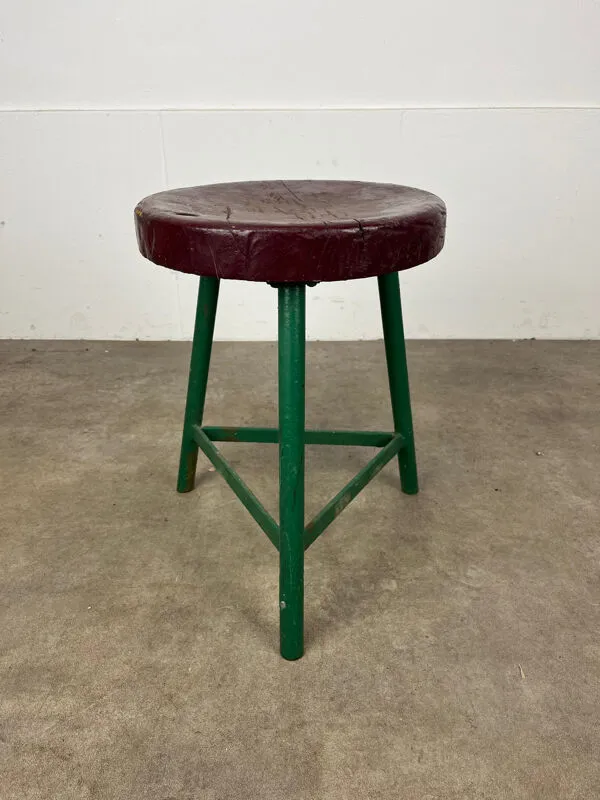 Illustration numéro 2 du produit Tabouret tripode industriel style loft