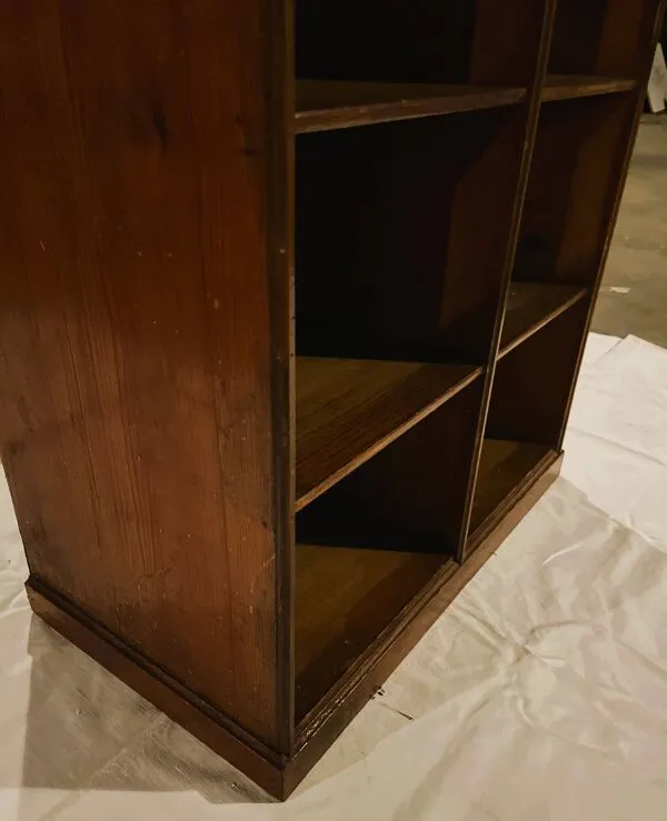 Illustration numéro 2 du produit Meuble de rangement en bois