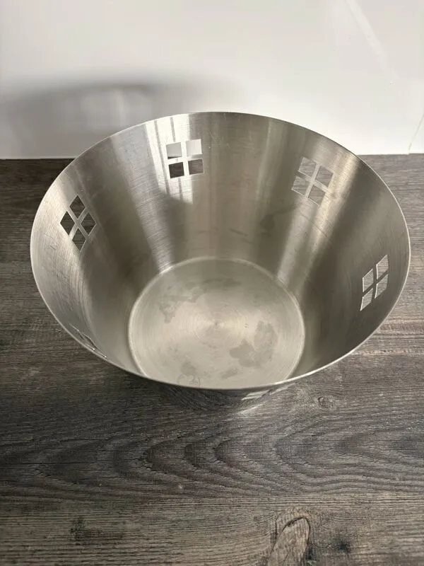 Illustration numéro 2 du produit Corbeille à Fruits Design en Acier Brossé - Esprit Bauhaus / Ikea Vintage