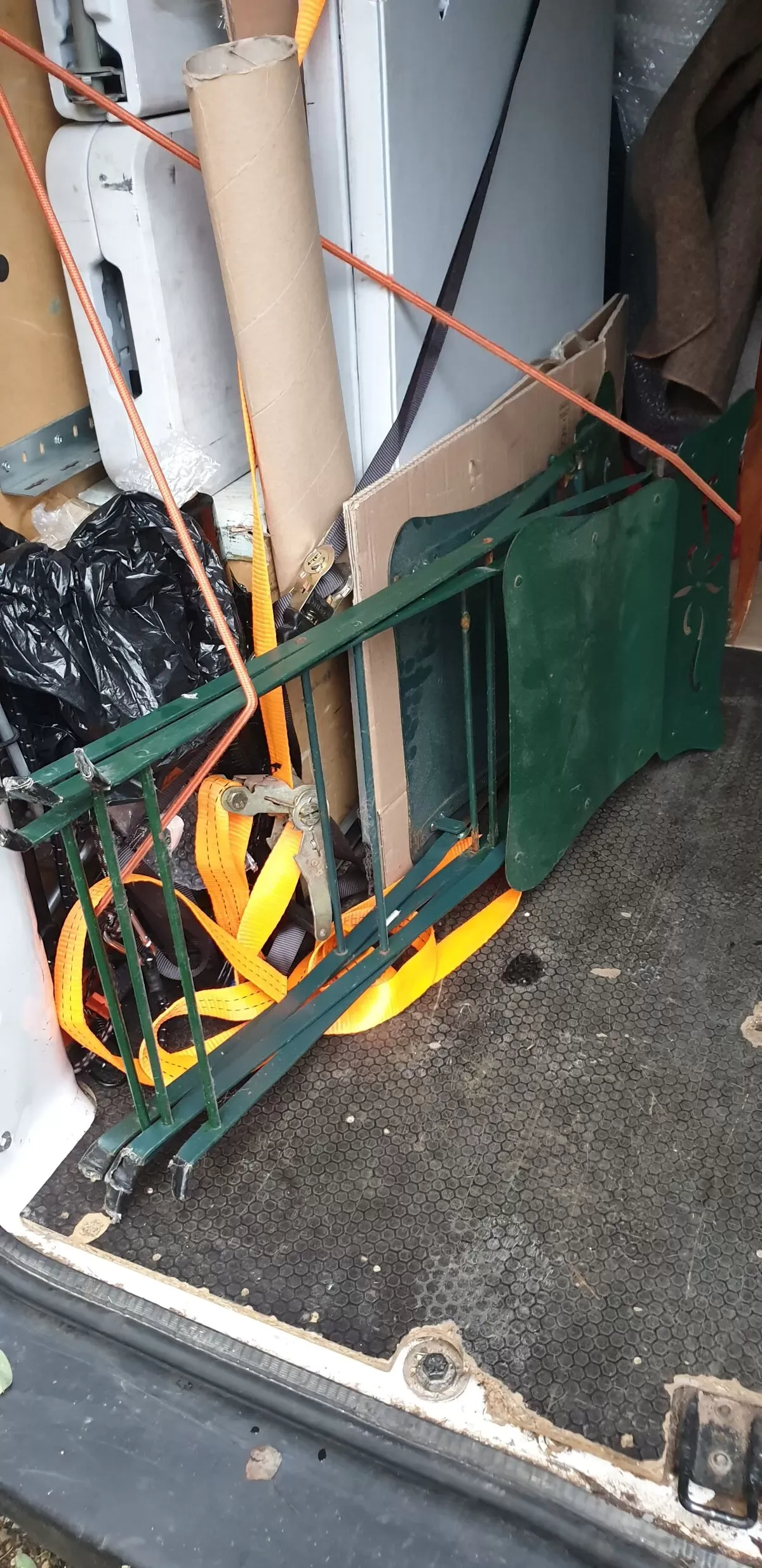 Illustration numéro 2 du produit Salon de jardin ouvragé fer