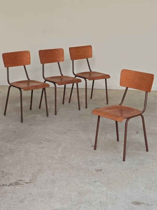 Illustration numéro 2 du produit Lot de 4 chaises d'école tchèque style Mullca