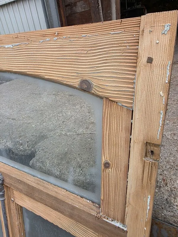 Illustration numéro 2 du produit Fenêtre ancienne avec bâti