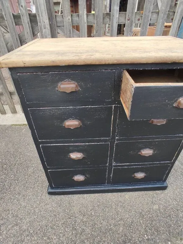 Illustration numéro 2 du produit Meuble de métier