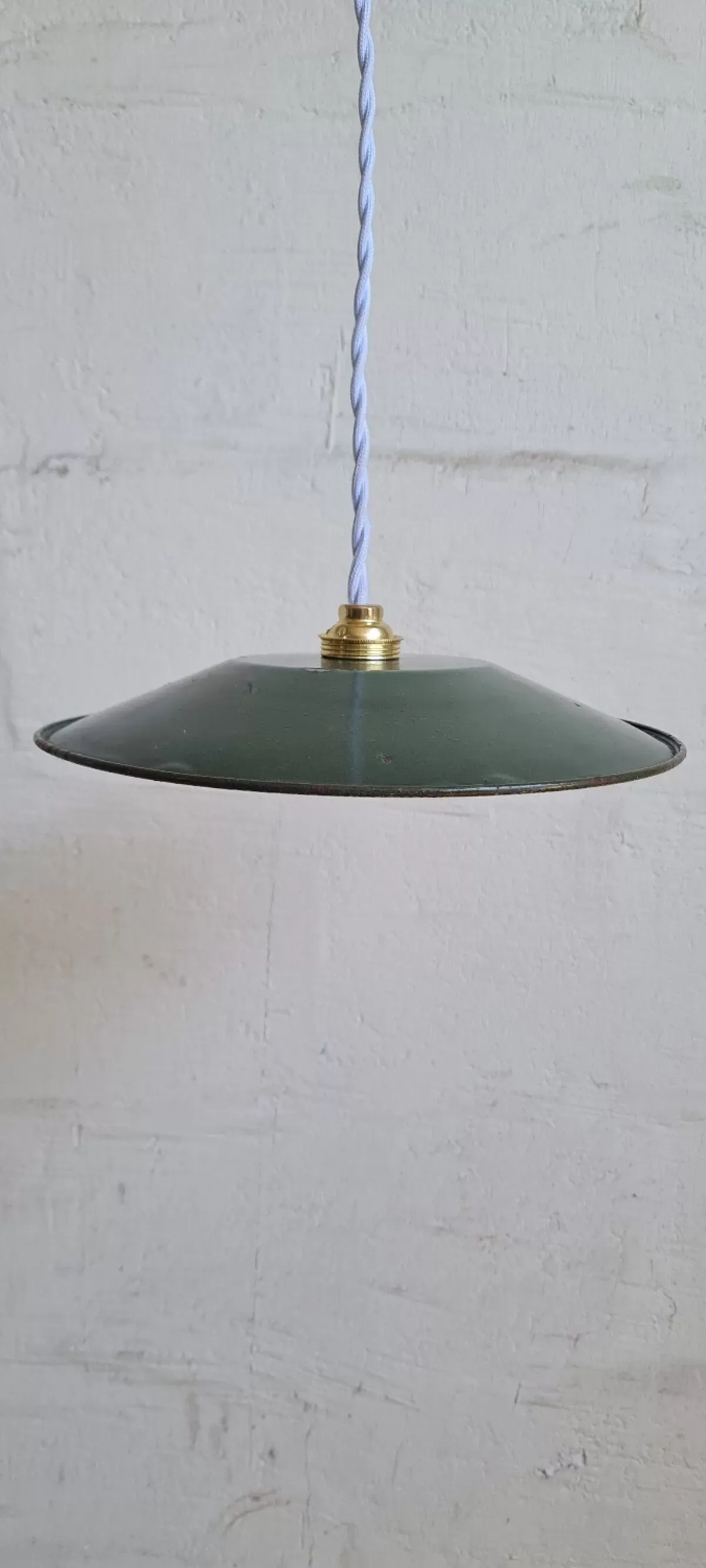 Illustration numéro 2 du produit Suspension en tôle émaillée verte