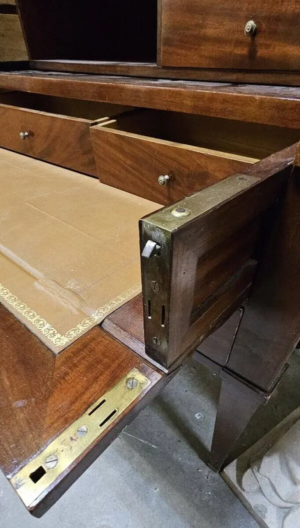 Illustration numéro 2 du produit bureau Secrétaire à cylindre Style Louis XVI en acajou a systéme de double