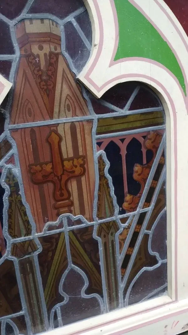 Illustration numéro 2 du produit Grand cadre en bois massif composé de 5 niches en vitraux