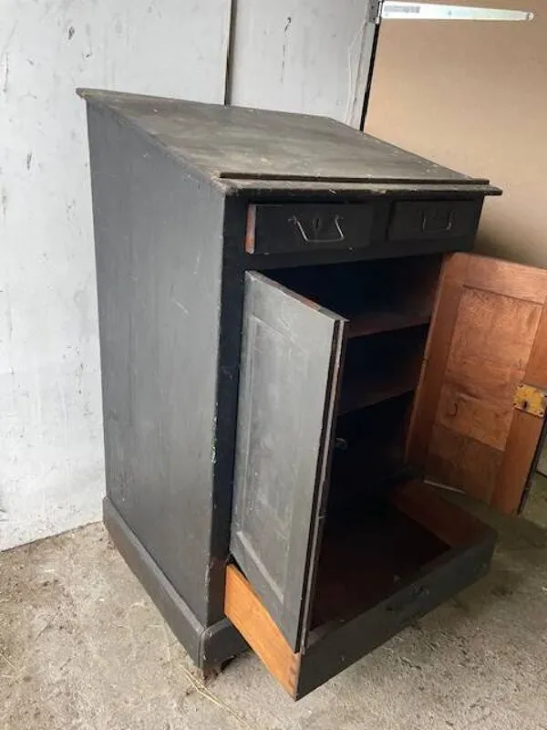 Illustration numéro 2 du produit meuble de métier - Pupitre caisse - monacale