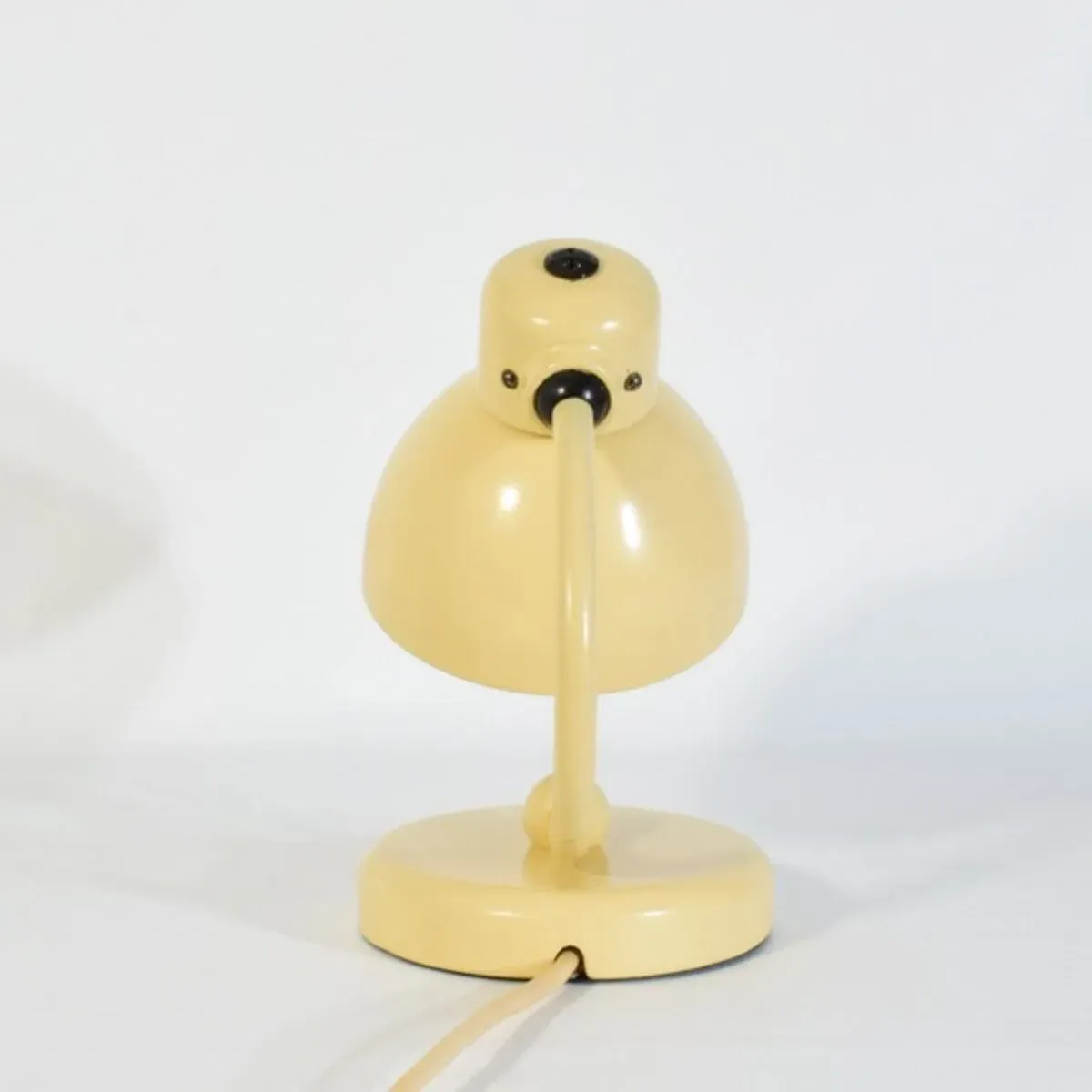 Illustration numéro 2 du produit Lampe de chevet  Kandem vers 1940, modèle n°1227 st , Conception Marianne Brandt et Hin Bredendieck.