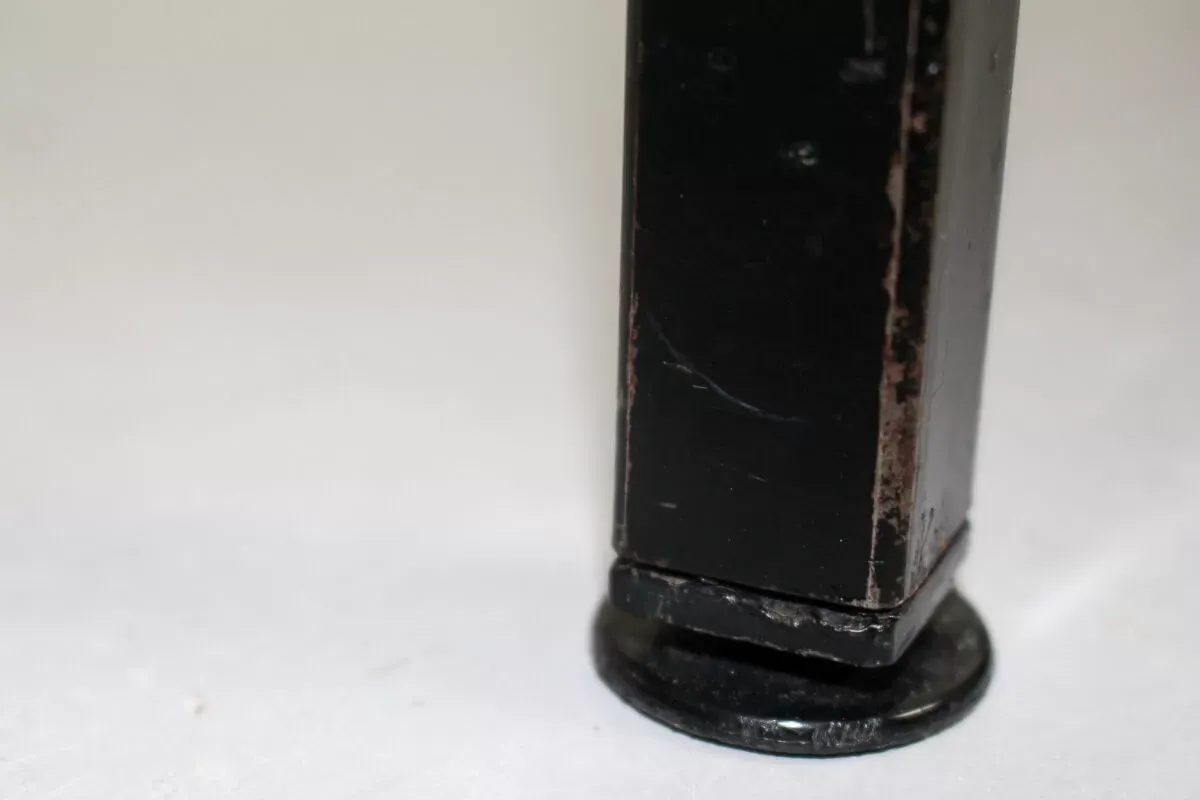 Illustration numéro 2 du produit Ensemble de 2 chaises industrielles minimalistes de cadre de tube de métal noir, des années 60