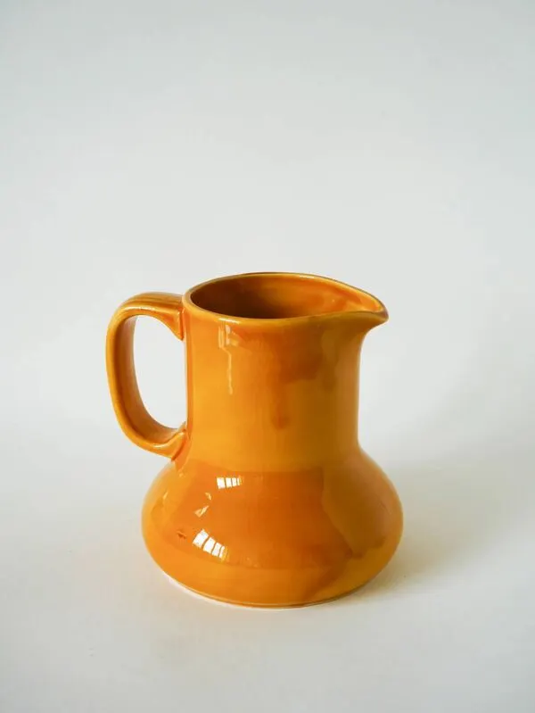 Illustration numéro 2 du produit Pichet en céramique, jaune, design, 1960
