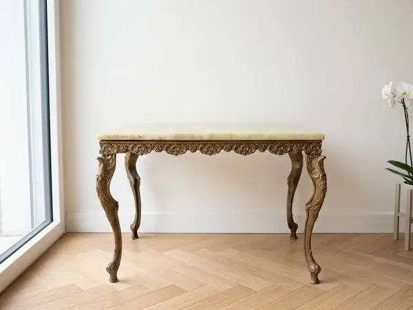 Illustration numéro 2 du produit Table basse en marbre doré style rustique