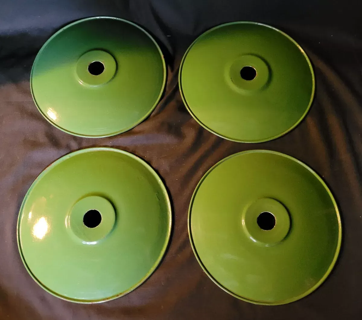 Illustration numéro 2 du produit Quatre gamelles industrielles