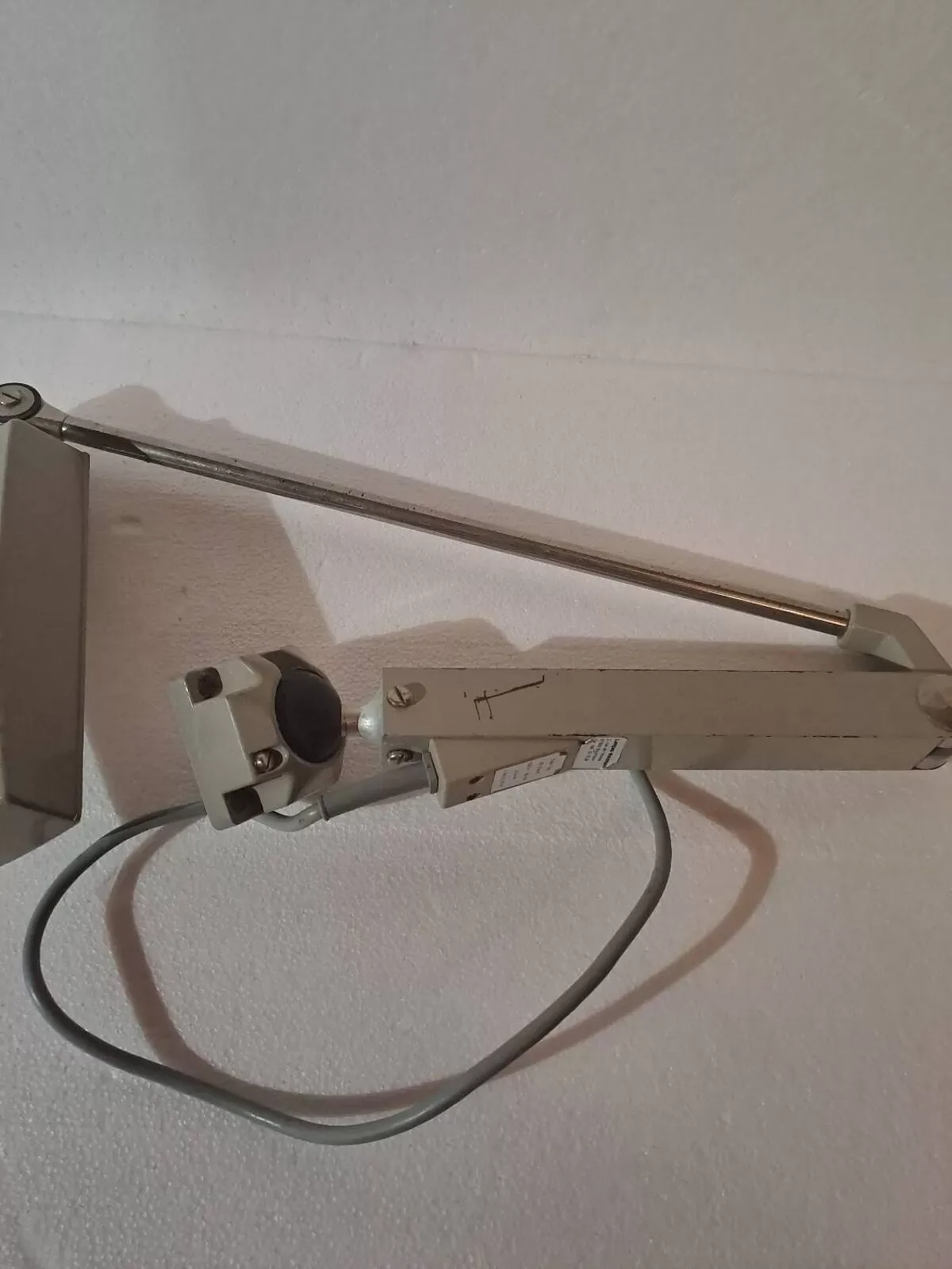 Illustration numéro 2 du produit Lampe d'atelier industrielle Waldmann ST204N