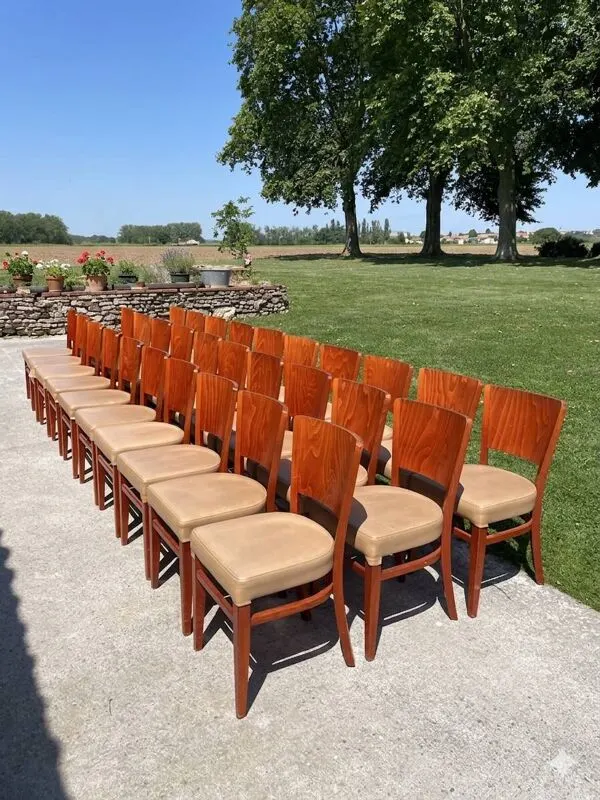 Illustration numéro 2 du produit 58 Chaises de bistrot Stella authentiques - Modèle Hêtre & Skaï
