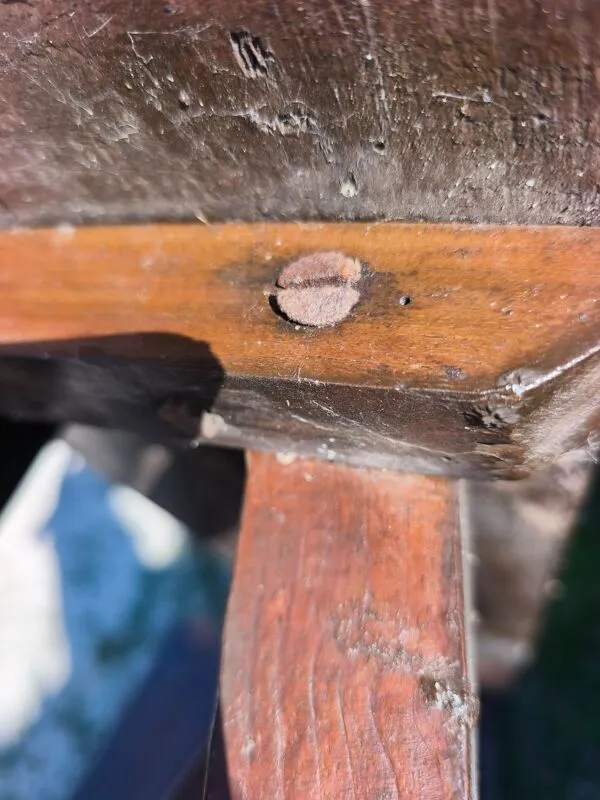 Illustration numéro 2 du produit Paire de longs bancs anciens rustiques en bois massif – 195 cm