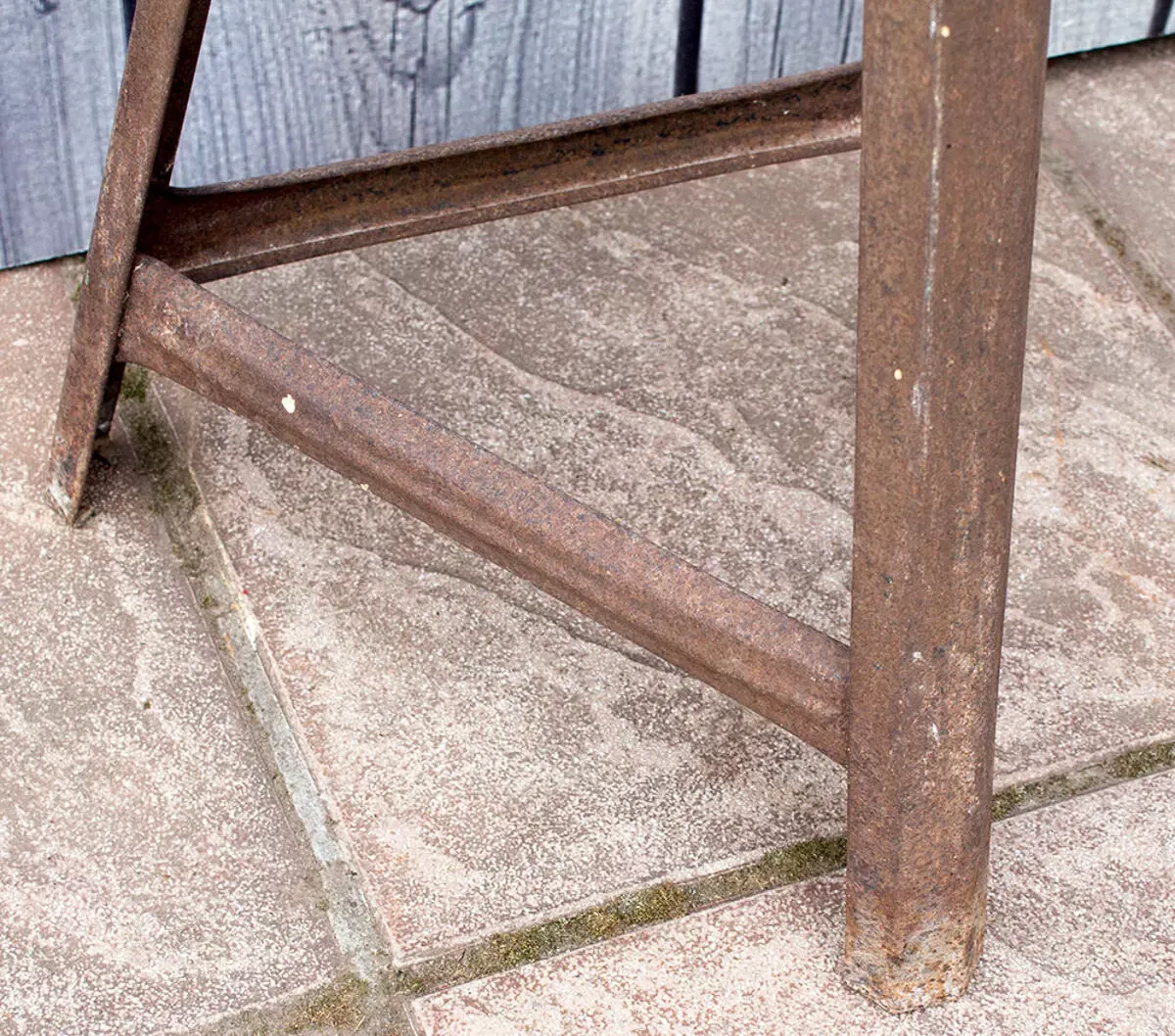 Illustration numéro 2 du produit Tabouret industriel en metal