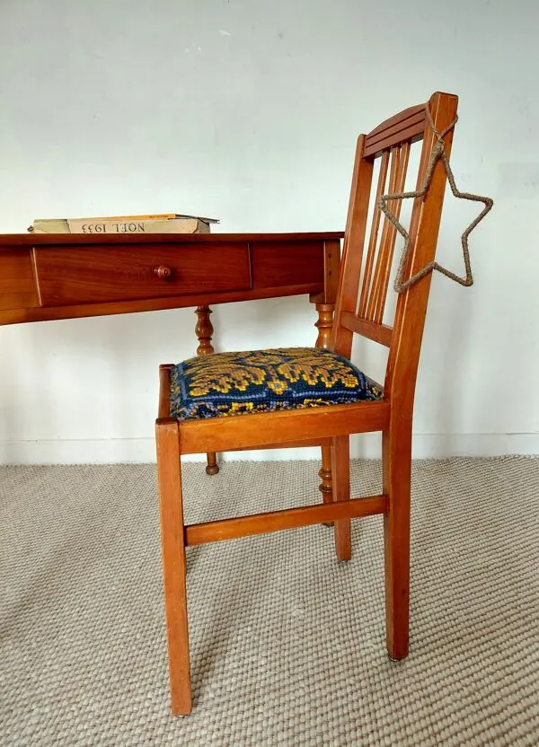 Illustration numéro 2 du produit Chaise bistrot Fischel ''Indislocables'' bois massif années 40-50