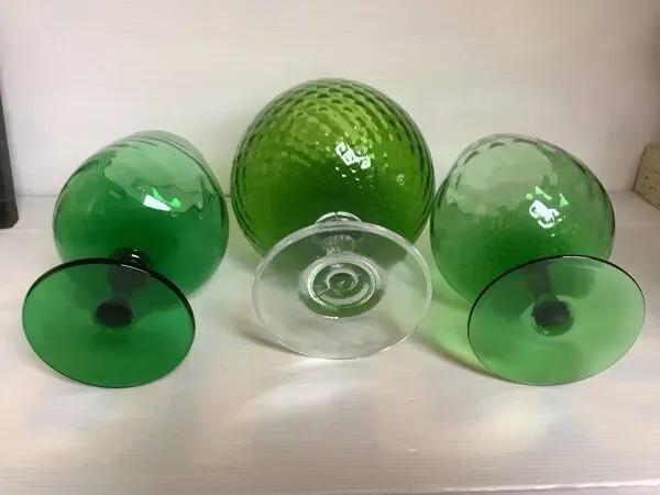 Illustration numéro 2 du produit Trio de vases verres vert Empoli Italy