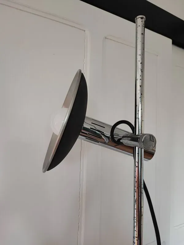 Illustration numéro 2 du produit Lampadaire