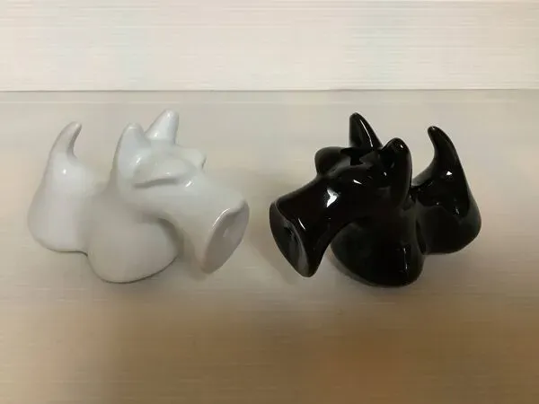 Illustration numéro 2 du produit Sel et poivre chiens black and White