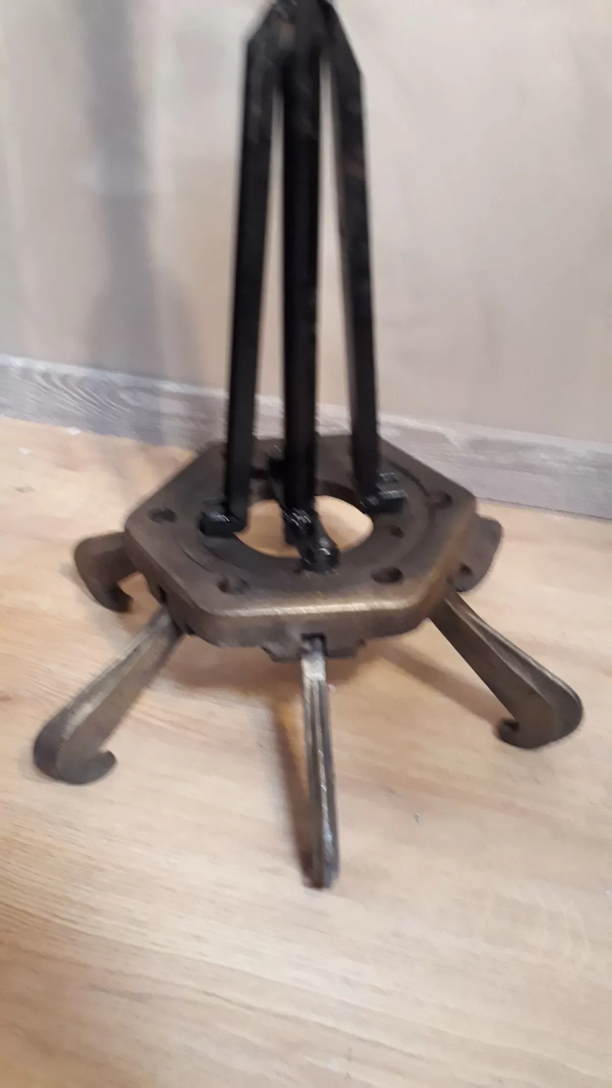 Illustration numéro 2 du produit Portemanteau patère industrielle