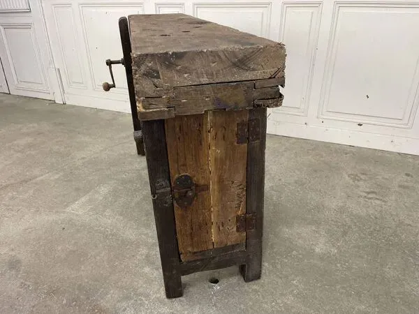 Illustration numéro 2 du produit Etabli 1920 avec sa manivelle